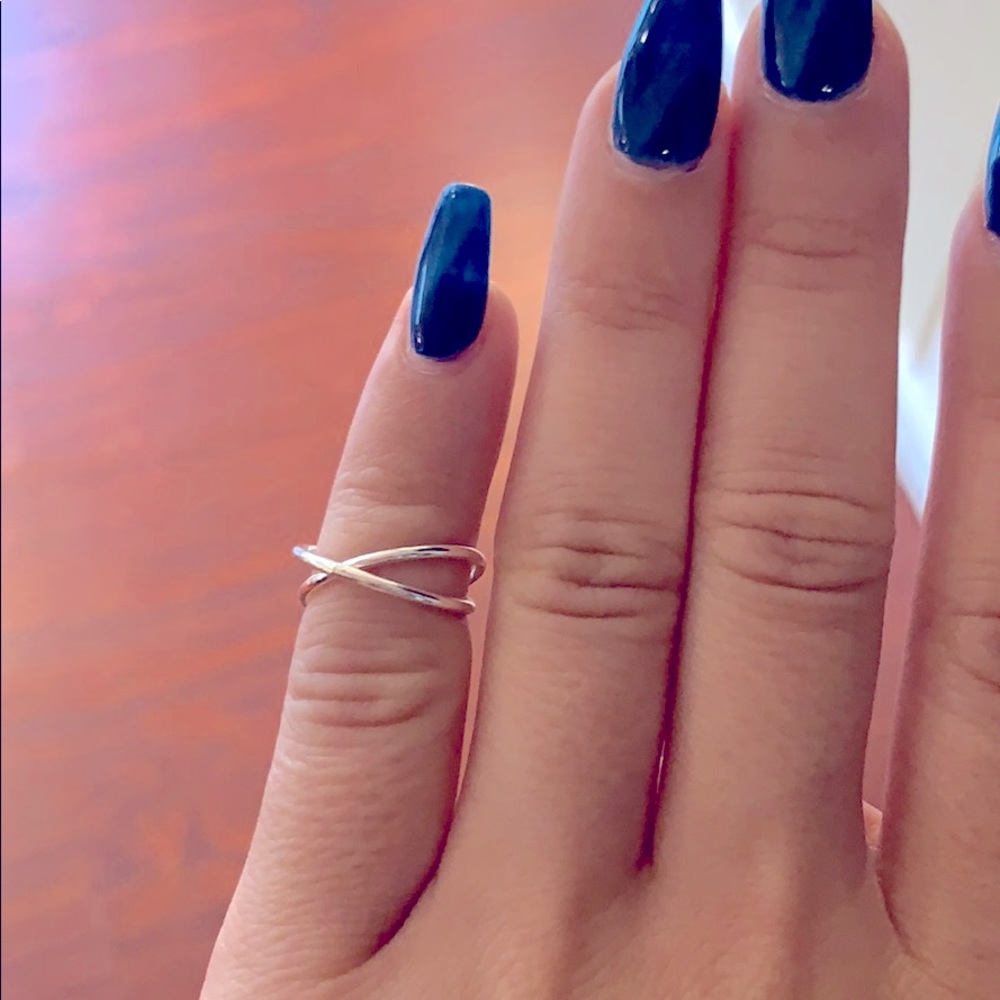 Adorable new crisscross silver pinky ring